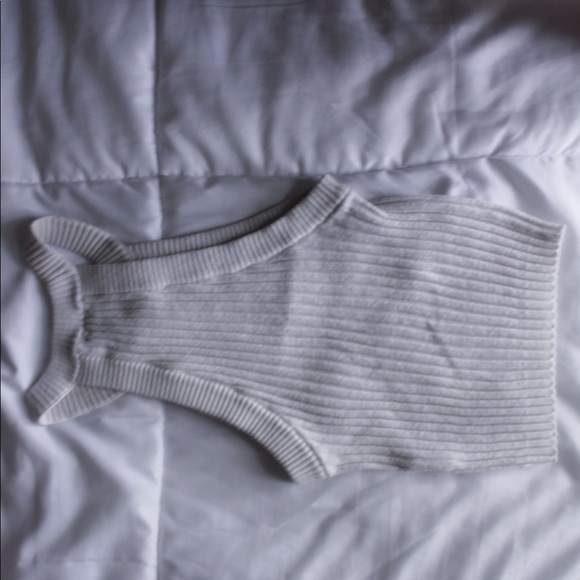 White sleeveless croptop - Picture 2 of 2